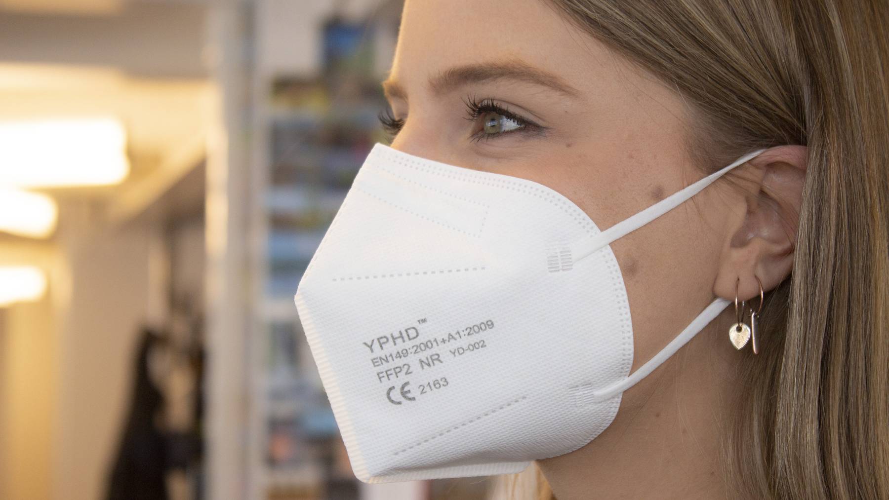 Mit der FFP2-Maske soll man sich selbst besser vor Aerosolen schützen können.