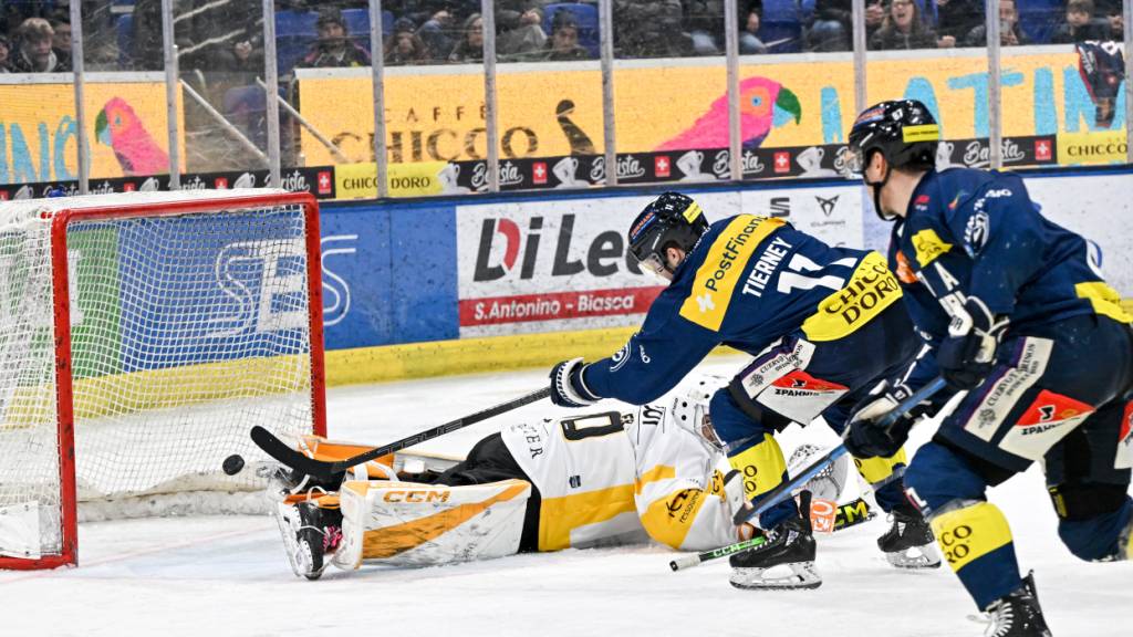 Chaos, Kampf und am Ende das bessere Ende für Ambri-Piota: Chris Tierney bezwingt Ajoie-Goalie Antoine Keller
