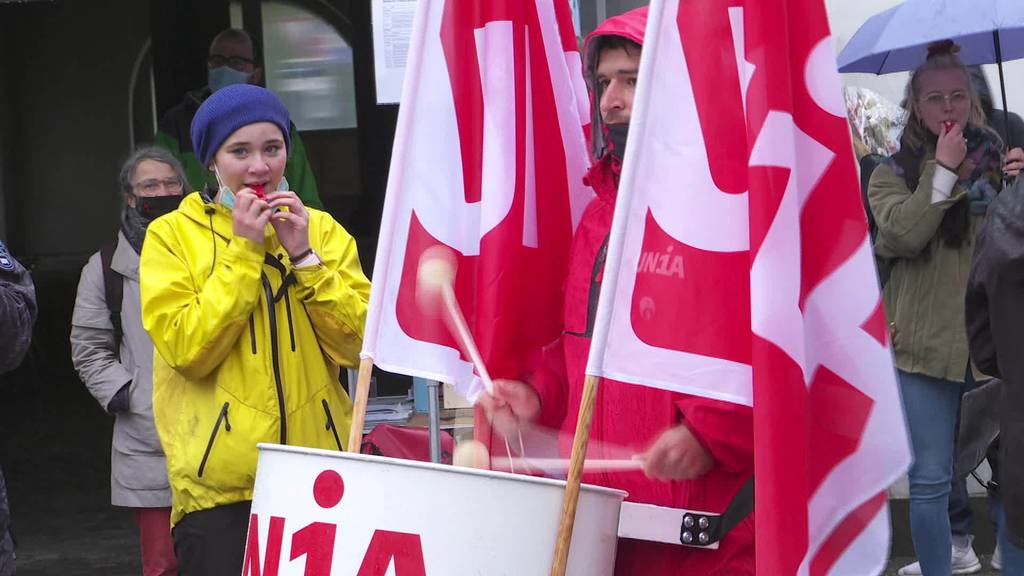 Klima-Alarm mit Trillerpfeifen und Pfannendeckeln