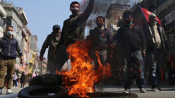 Nepal: Dutzende Festnahmen bei Grossdemo gegen Parlamentsauflösung