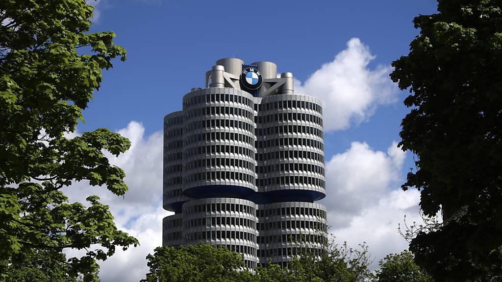 Viel Sonne über dem BMW-Hauptsitz – Autoabsatz auf Rekordniveau. (Archivbild)