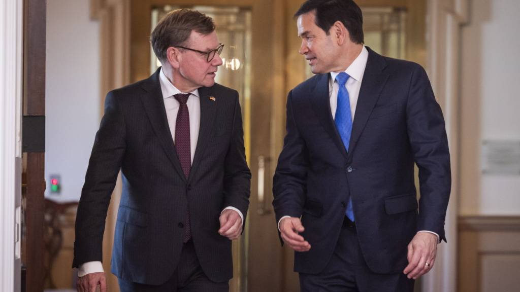 Nach dem Treffen mit US-Aussenminister Marco Rubio (rechts) dringt der deutsche Aussenminister Johann Wadephul (links) auf schärfere EU-Sanktionen gegen den Iran. (Archivbild)
