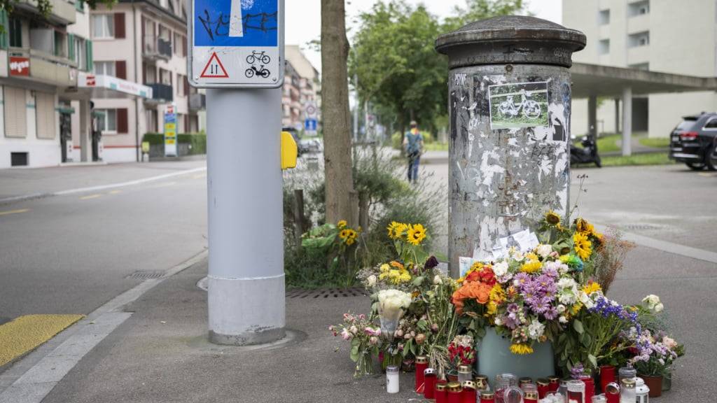 Im Kanton Zürich rücken die Notfallseelsorgenden pro Woche 4,5 mal an Unfallorte oder zu ausserordentlichen Todesfällen aus. Im Bild eine Gedenkstätte für eine verstorbene Velofahrerin in Zürich.(Symbolbild)