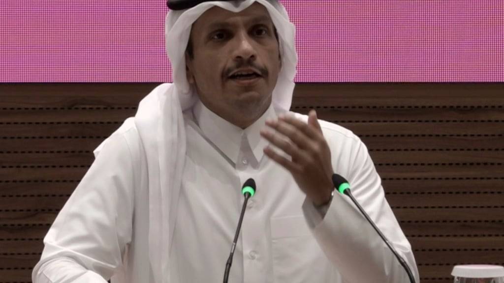 ARCHIV - In diesem Videostandbild spricht der katarische MInisterpräsident und Außenminister Scheich Mohammed bin Abdulrahman bin Jassim Al Thani vor der Presse. Foto: Uncredited/AP/dpa