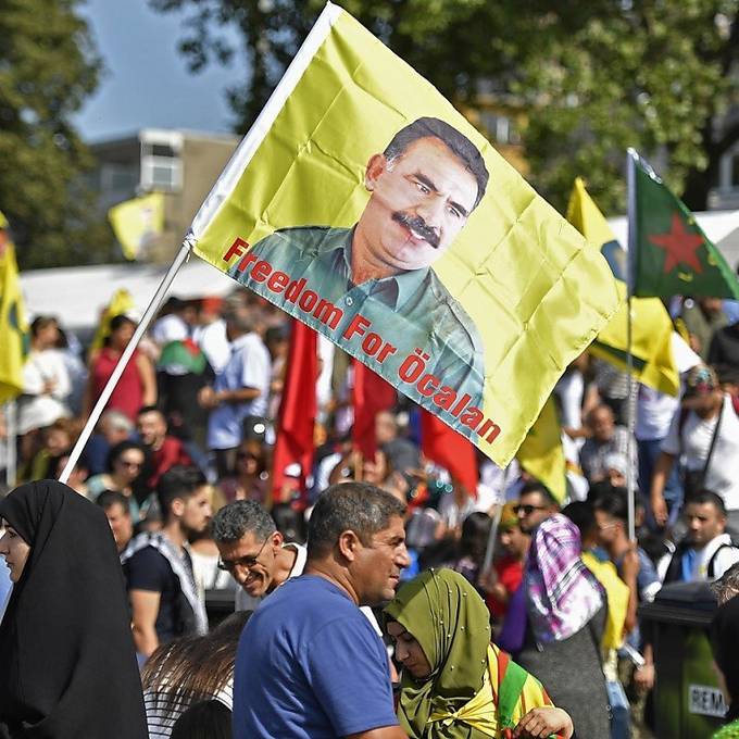 30'000 Kurden demonstrieren in Köln für PKK-Führer Öcalan