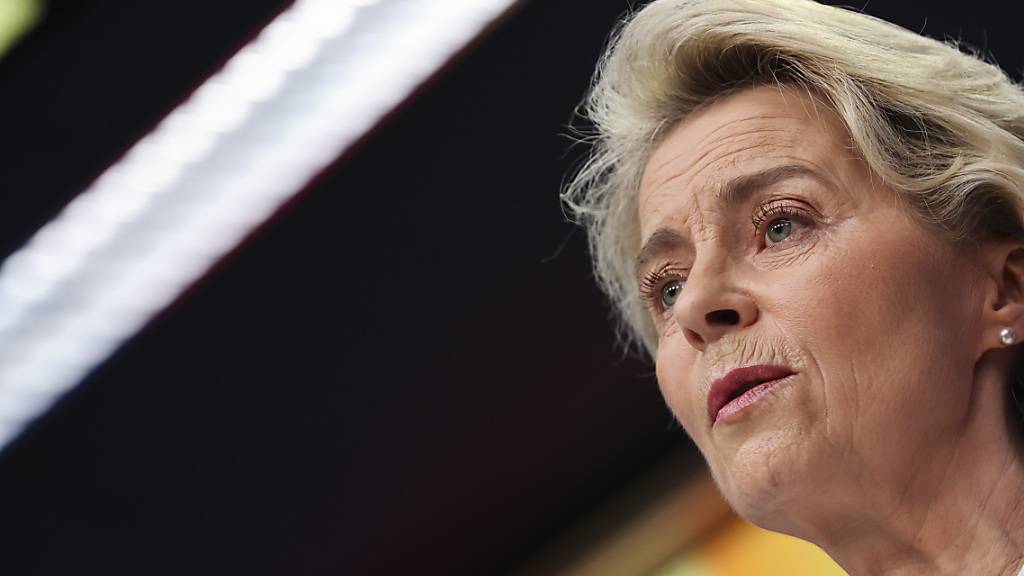 EU-Kommissionspräsidentin Ursula von der Leyen spricht während einer Pressekonferenz. Foto: Francois Walschaerts/AP/dpa