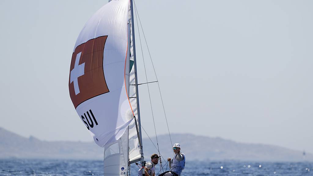 Yves Mermod and Maja Siegenthaler sichern sich im 470 mixed einen Platz im Medal Race