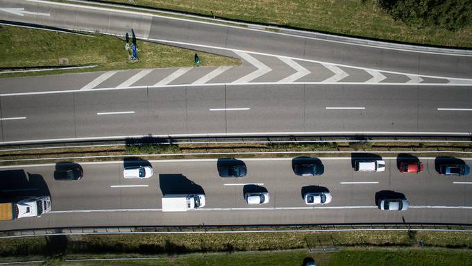 Mehr als doppelt so viele Autos wie im Lockdown