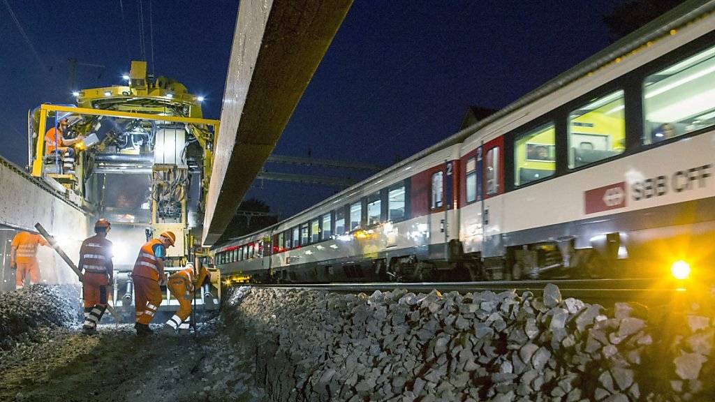 Wer am Montagmorgen zwischen Zürich und Luzern mit dem Zug unterwegs ist, muss sich wegen Bauarbeiten auf Verspätungen und Zugausfälle gefasst machen. (Symbolbild)