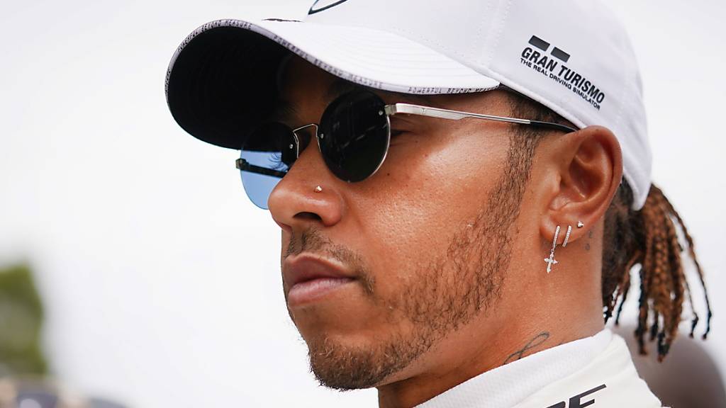 Glaubt nicht, dass er das Coronavirus in sich trägt, verzichtet aber auf einen Test, weil ihn andere nötiger hätten: Formel-1-Weltmeister Lewis Hamilton