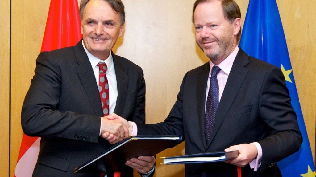 Vor einem Monat unterzeichnete Staatssekretär Mario Gattiker (links) für die Schweiz das Kroatien-Protokoll. Die Aussenpolitische Kommission des Nationalrats will dieses nun auch ratifizieren. (Archivbild)