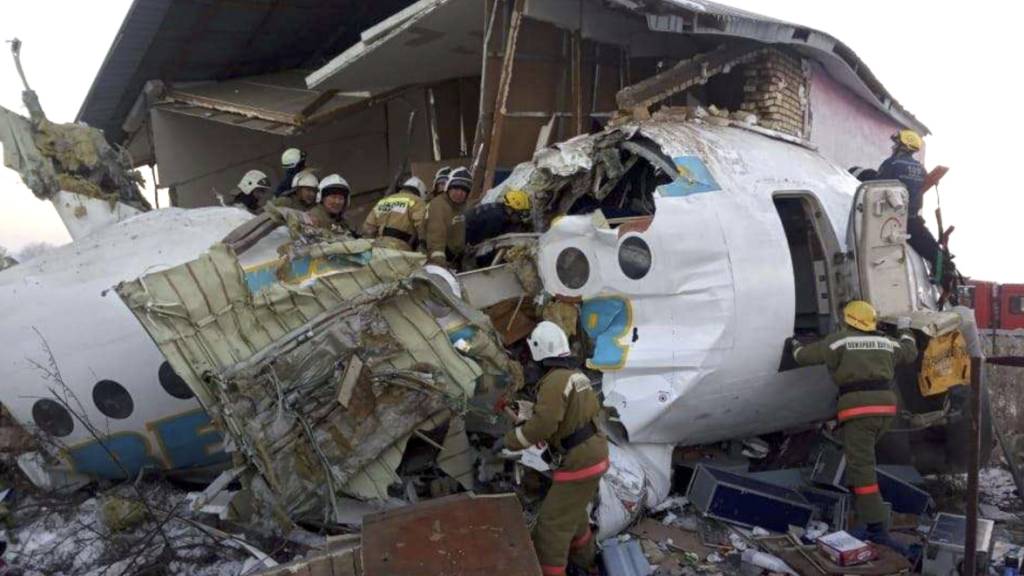 Passagierjet in Kasachstan abgestürzt - 12 Tote