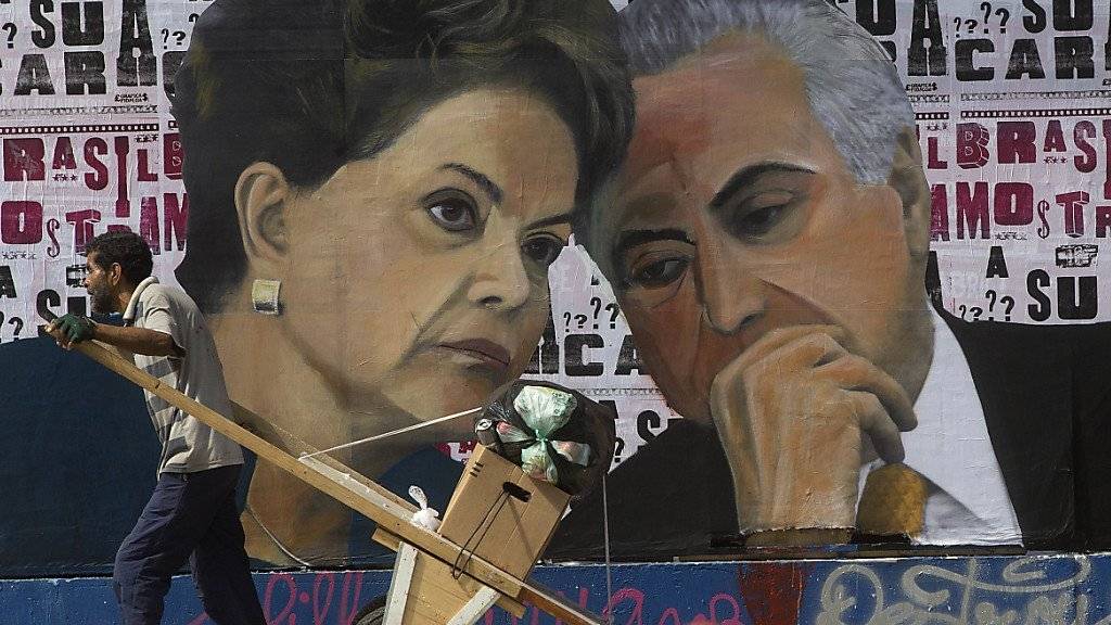Rousseff und Temer: Die Koalitionspartner haben sich politisch entfremdet - nur noch zwei PMDB-Politiker sind noch im Kabinett vertreten.