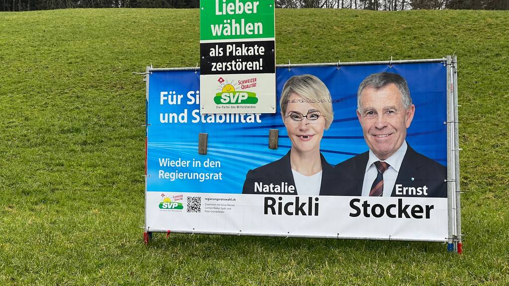 Unbekannte zerstören SVP-Wahlplakate – Partei kontert mit ungewöhnlicher Aktion