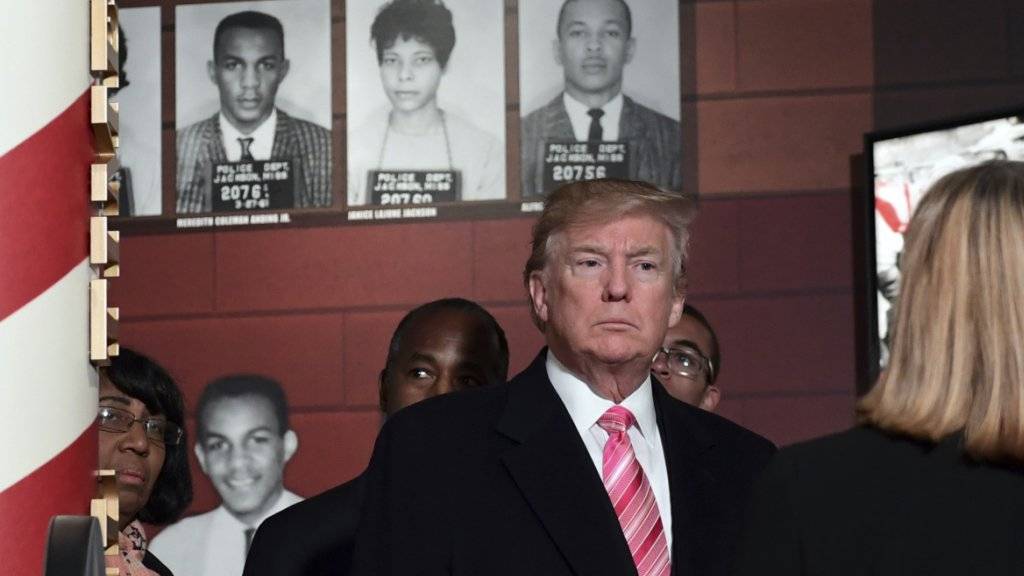 US-Präsident Donald Trump bei der Besichtigung des neuen Bürgerrechts-Museums in Jackson im Bundesstaat Mississippi.