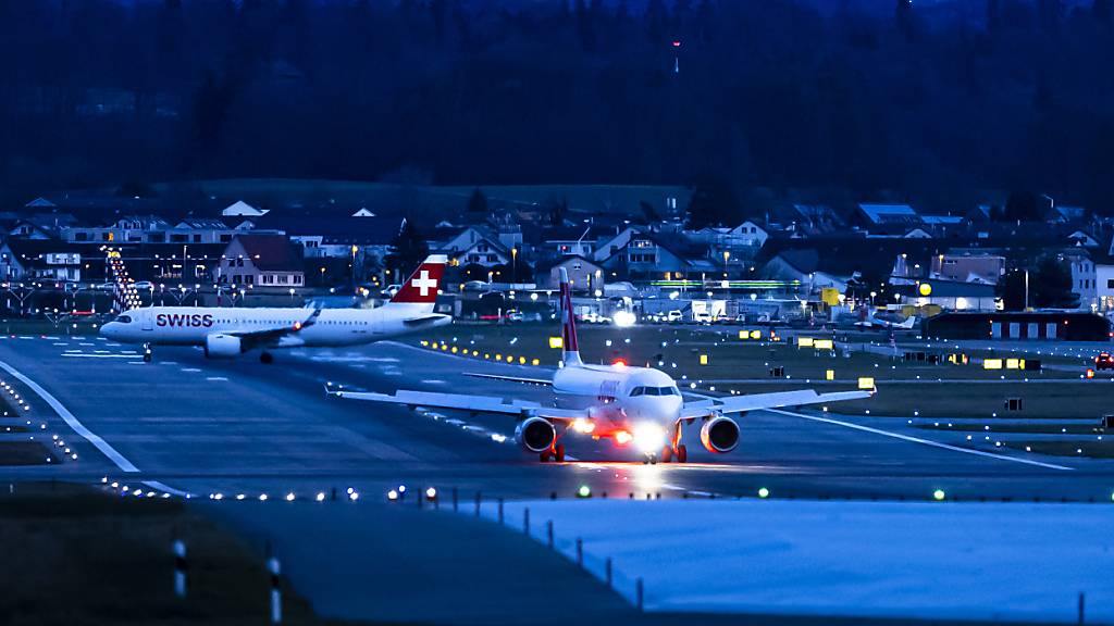 Die Stadtzürcher Stimmbevölkerung befindet am 18. Mai unter anderem über ein Geschäft zur Beteiligung an der Flughafen Zürich AG. (Symbolbild)