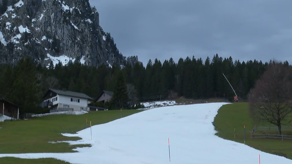 Skigebiete kämpfen vor den Sportferien gegen grüne Pisten