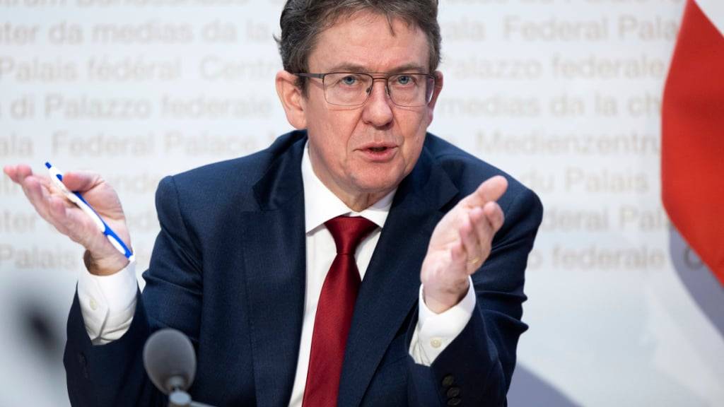 Umweltminister Albert Rösti stellt die Massnahmen vor, mit denen der Bund das Trinkwasser, das Grundwasser und Gewässer vor Verschmutzungen schützen will.