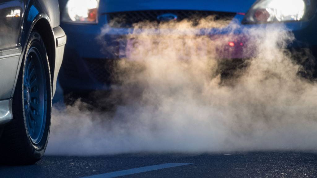 Der Unterschied zwischen Herstellerangaben und tatsächlichen CO2-Emissionen bei Neuwagen hat sich einer Studie des Umweltforschungsverbund ICCT zufolge vergrössert. (Archivbild)