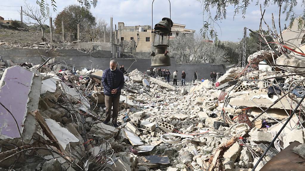 Im Libanon sind bei einem israelischen Angriff nach Medienberichten mehrere Menschen getötet worden. Die Sorge vor einer Ausweitung des Konflikte Foto: Mohammad Zaatari/AP/dpa