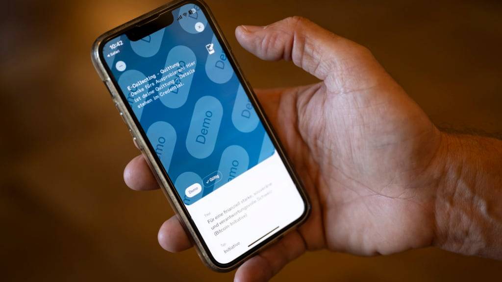 Gespeichert werden soll die E-ID gemäss den Plänen des Bundes in einer speziellen App mit dem Namen Swiyu. Sie soll künftig unter anderem elektronische Unterschriftensammlungen möglich machen.