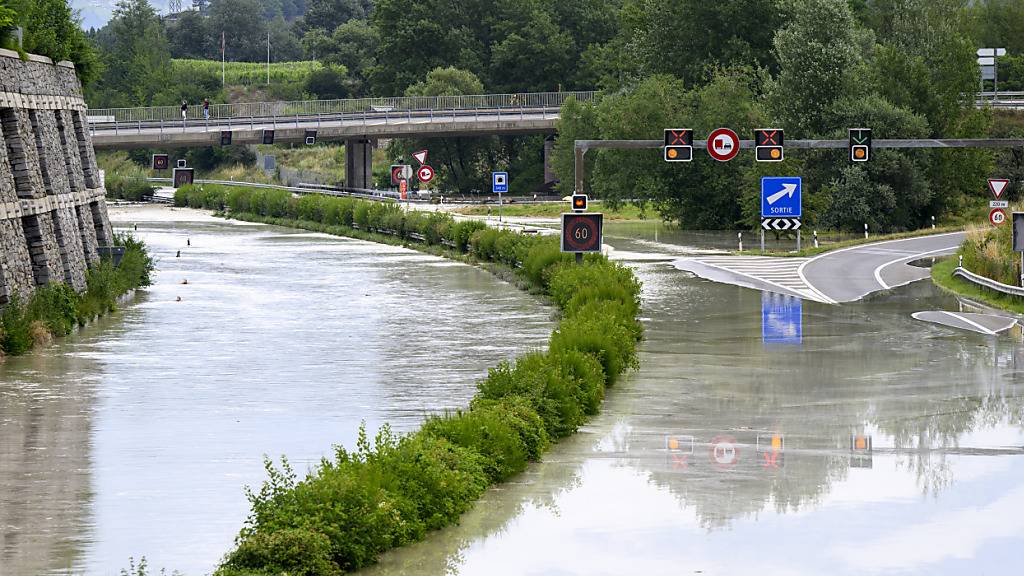 A9 im Wallis wegen Hochwasser zwischen Siders und Sitten gesperrt