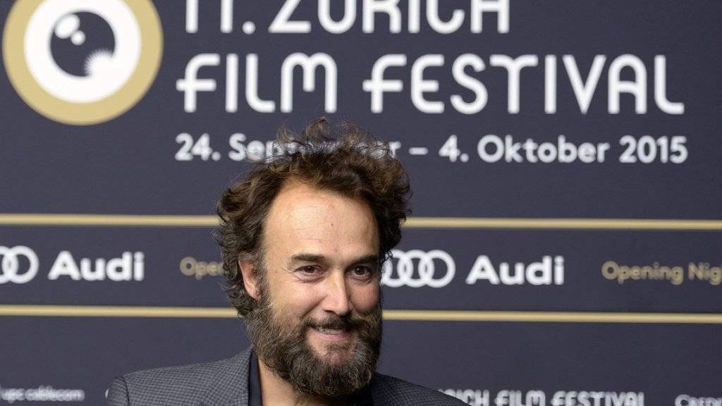 Carlos Leal posiert 2015 auf dem grünen Teppich am Eröffnungsabend des 11. Zurich Film Festivals in Zürich. (Archivbild)