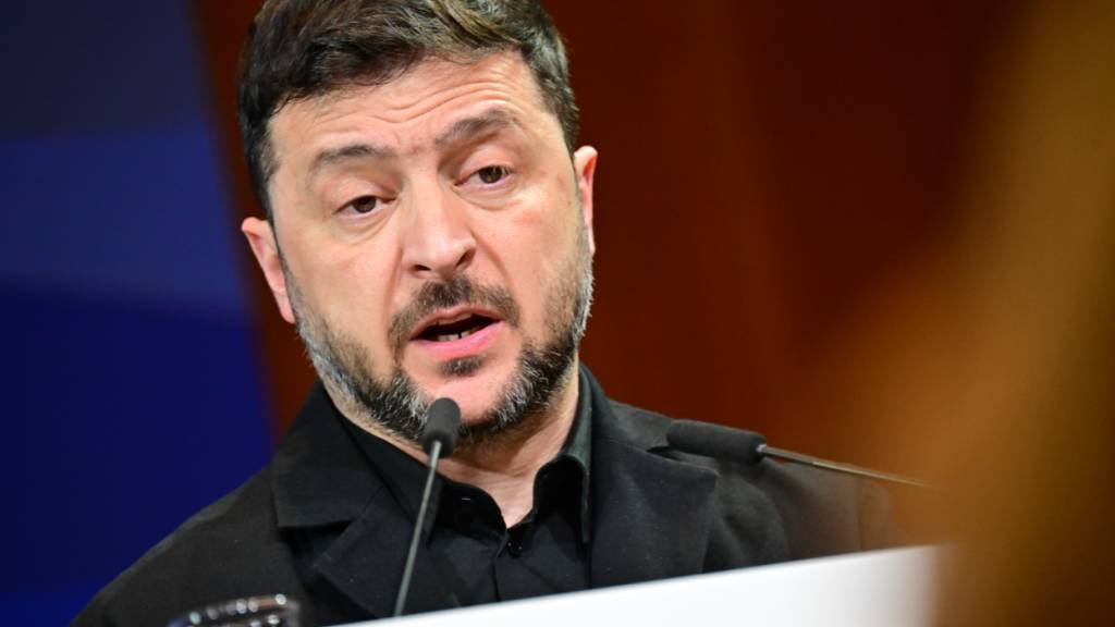 ARCHIV - Wolodymyr Selenskyj, ukrainischer Präsident, spricht während des Deutsch-ukrainischen Wirtschaftsforums. Foto: Sebastian Gollnow/dpa