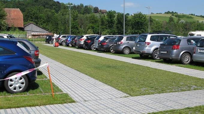 Ist Parkieren am Flugplatz Altenrhein gefährlich?