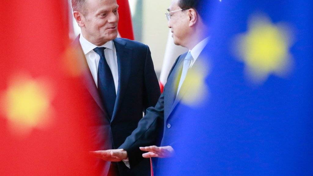 Der chinesische Ministerpräsident Li Keqiang (rechts) im Gespräch mit EU-Ratspräsident Donald Tusk in Brüssel