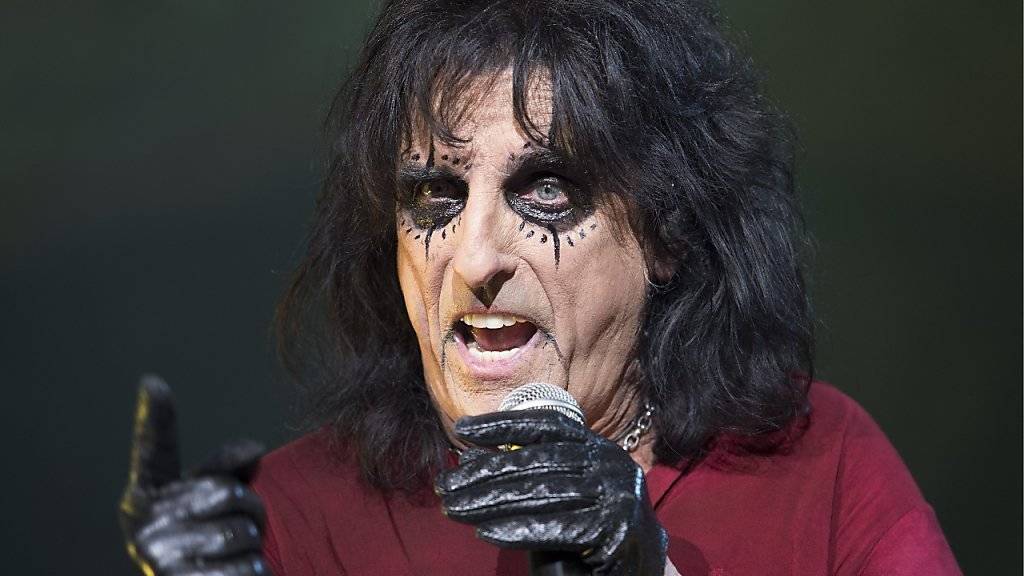 Alice Cooper tritt für ein paar Konzerte zusammen mit seiner alten Band auf. (Archivbild)