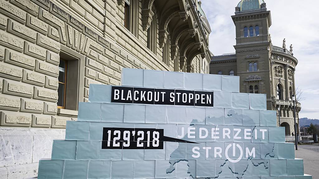 Fast 130'000 Unterschriften sind zusammengekommen für die eidgenössische Volksinitiative «Jederzeit Strom für alle (Blackout stoppen)». Sie will das AKW-Bauverbot aufheben.