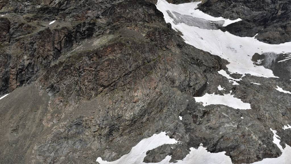 Beim Aufstieg zum Piz Bernina verunglückte eine 34-jährige Bergsteigerin in diesem Gebiet unterhalb der Fuorcla Prievlusa tödlich.