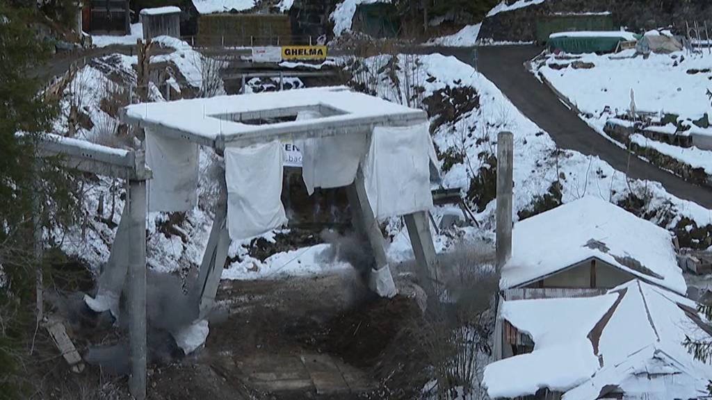 «Saumässig spannend»: Alte Sagigrabenbrücke in Beatenberg wurde gesprengt