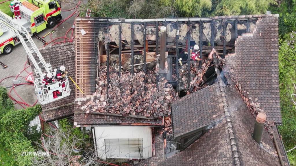 Viel Rauch bei Dachstockbrand: Anwohner in Männedorf evakuiert