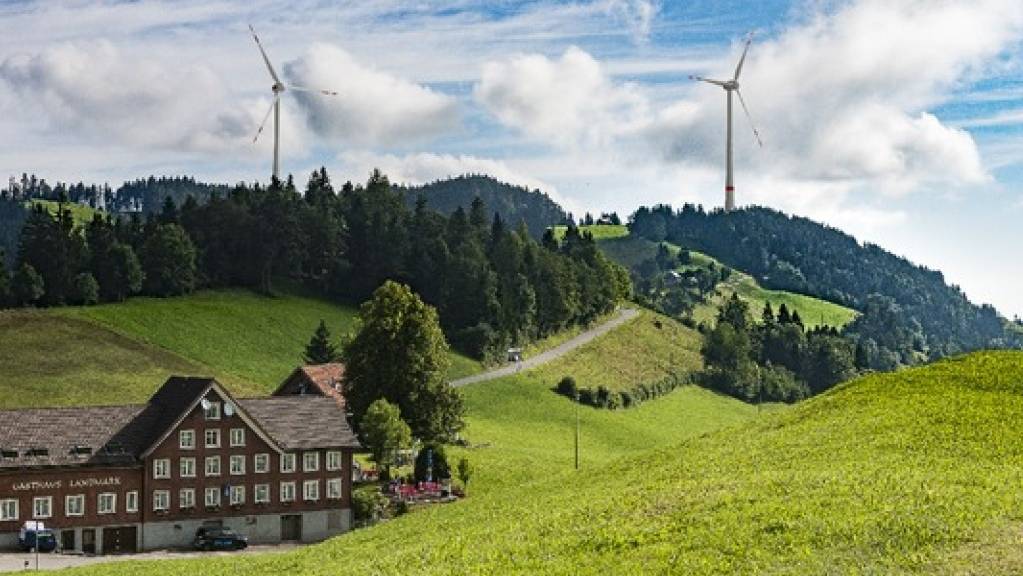 Die Appenzeller Wind AG will in Oberegg AI zwei rund 200 Meter hohe Windräder bauen (Visualisierung). Der Grosse Rat lehnt die Initiative «Pro Windenergie» ab und sprach sich für den Gegenvorschlag der Regierung aus.