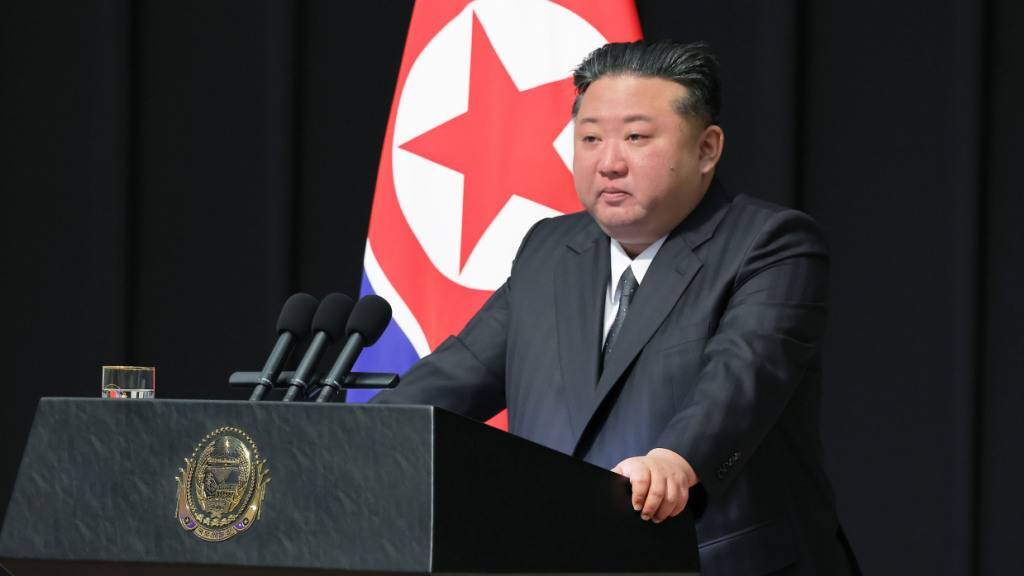 HANDOUT - Der nordkoreanische Machthaber Kim Jong Un (Archivbild). Foto: -/kcna/dpa - ACHTUNG: Nur zur redaktionellen Verwendung und nur mit vollständiger Nennung des vorstehenden Credits