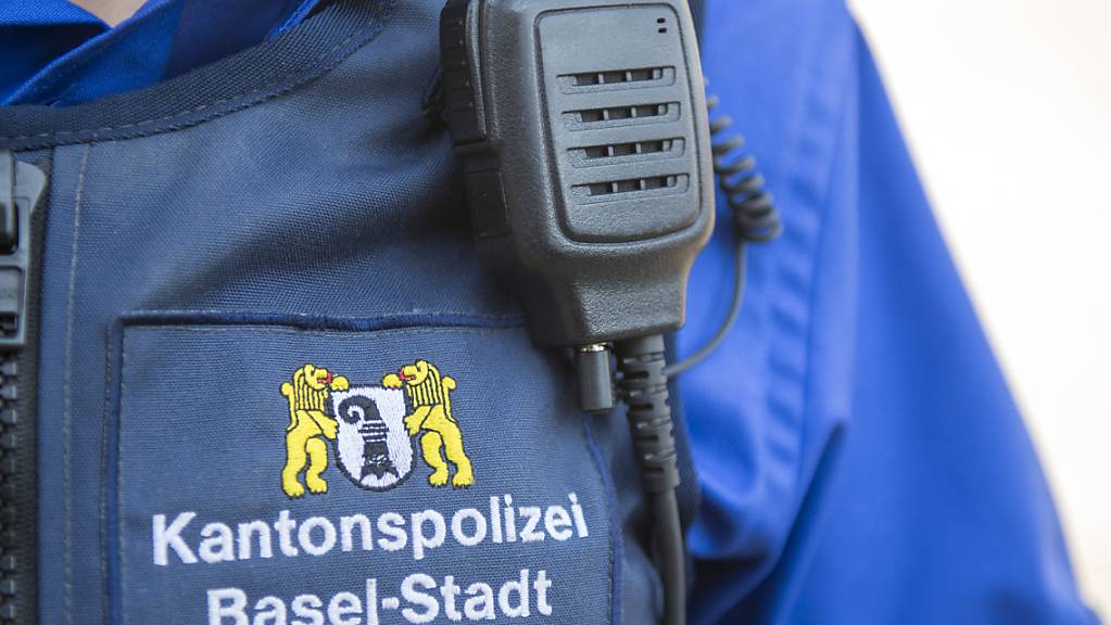 Ein Beamter der Kantonspolizei Basel-Stadt. (Archivbild)