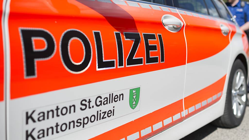Ein Dienstfahrzeug der Kantonspolizei St.Gallen. (Archivbild)