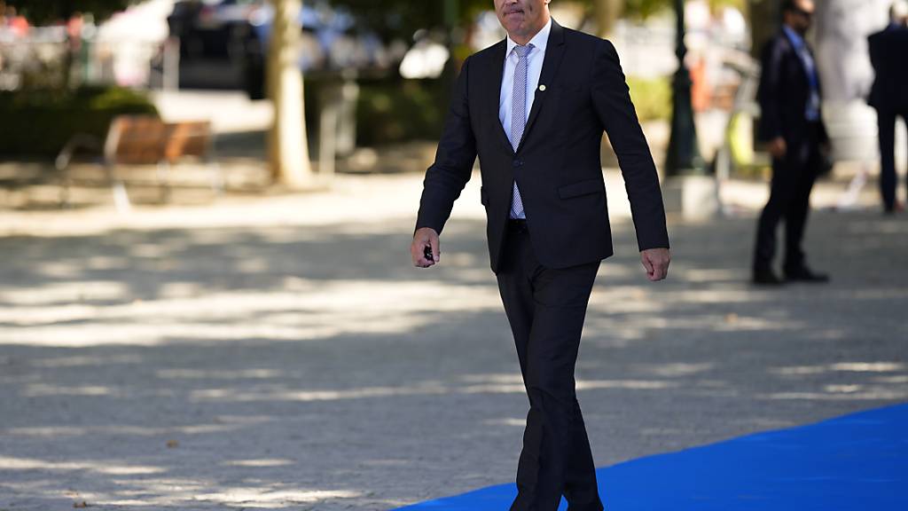 Bundespräsident Alain Berset hat das Gipfeltreffen am Donnerstag im spanischen Granada für zahlreiche formelle und informelle Gespräche mit anderen europäischen Staats- und Regierungschefs genutzt.