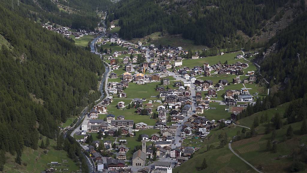 Strasse ins Saastal VS bleibt bis mindestens Montagmorgen gesperrt