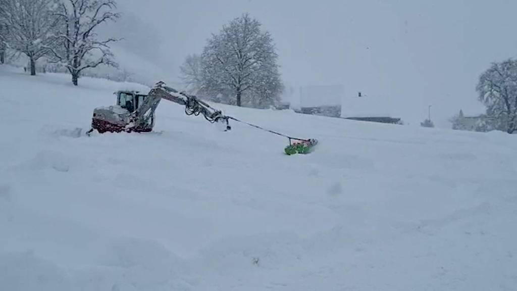 Rheintaler bauen Schlauchboot-Karussell im Schnee