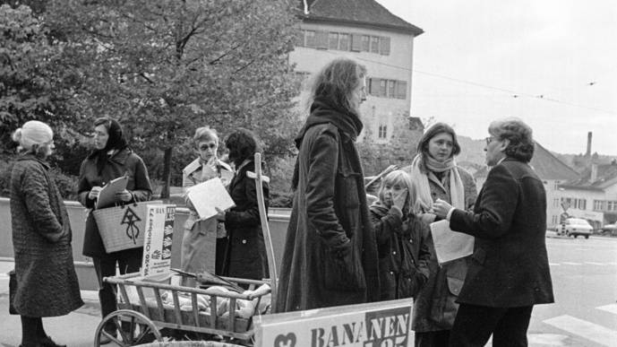 Die Bananenfrauen bei einer ihrer ersten Verkaufsaktionen im Jahr 1973.