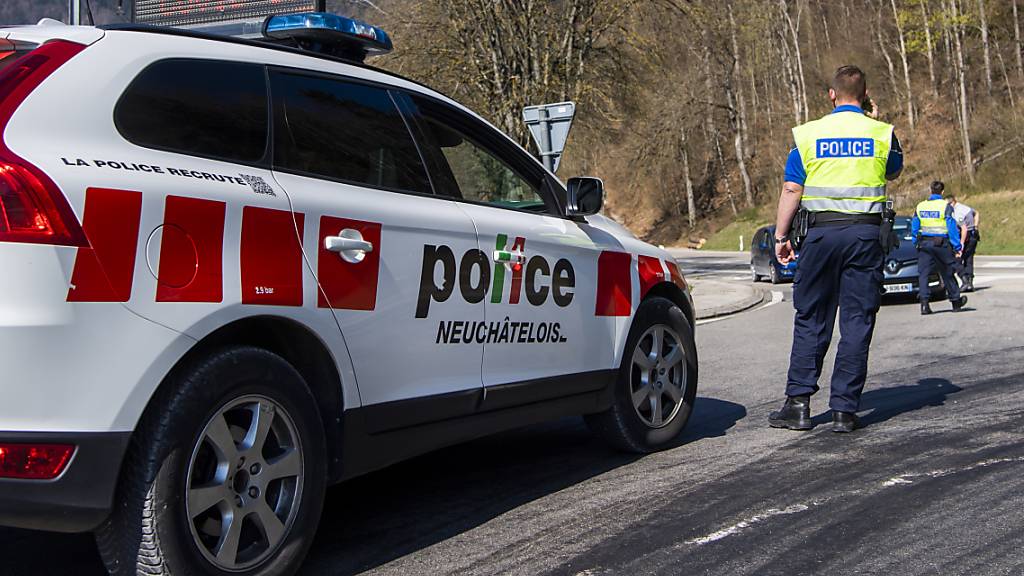 Die Neuenburger Kantonspolizei hat nach dem Todesfall einer Jugendlichen eine Strafuntersuchung eröffnet. (Symbolbild)