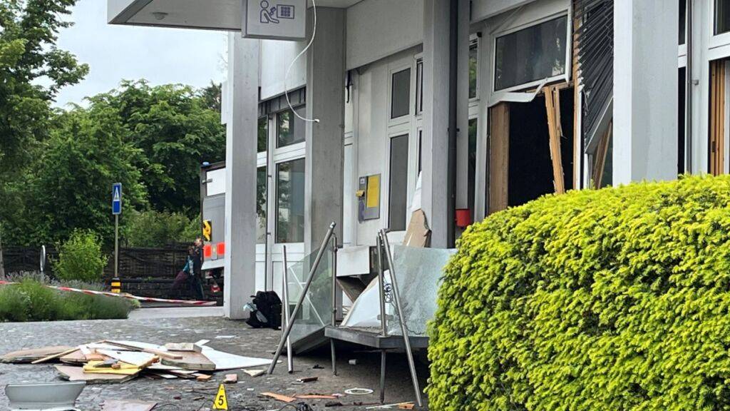 Bei dem Angriff auf einen Bankomaten richteten die Täter grossen Sachschaden an.