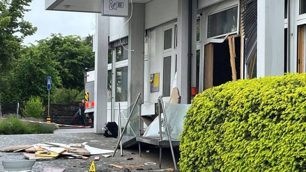 Bei dem Angriff auf einen Bankomaten richteten die Täter grossen Sachschaden an.