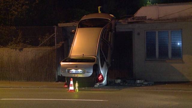 Auto gegen die Wand gefahren