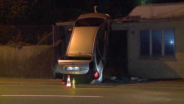 Auto gegen die Wand gefahren