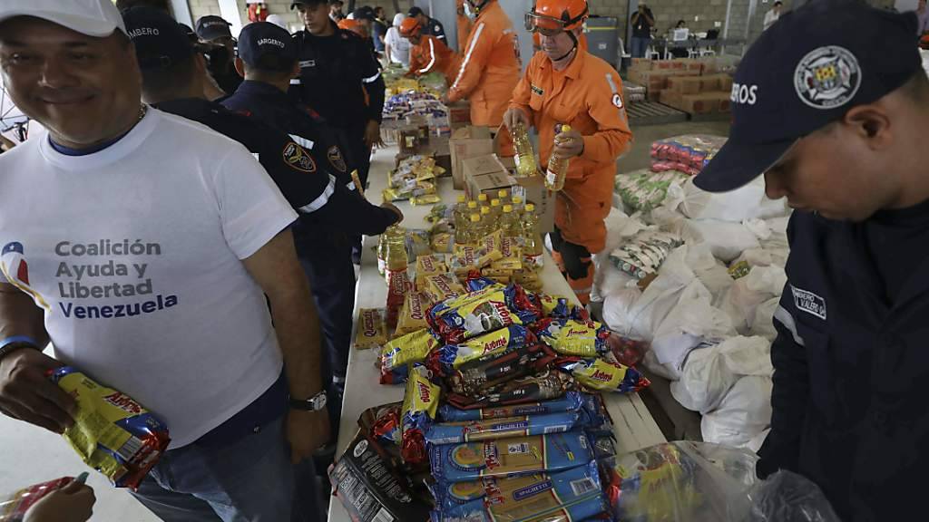 Der Bevölkerung in Venezuela fehlt es an Lebensmitteln, Medikamenten und Hygiene-Artikeln. Hilfsgüter erreichen zwar die Sammelstellen ausserhalb des Landes, wie hier in Kolumbien, werden jedoch nicht ins Land gelassen.