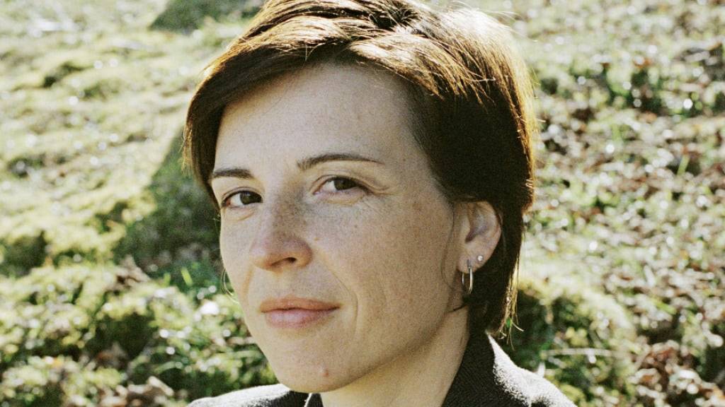 Dorothee Elmigers neuer Roman «Die Holländerinnen» führt in den Dschungel als symbolträchtigen Ort für Ratlosigkeit und Gewalt. In seiner Vielschichtigkeit stellt er auch Fragen an unsere krisenhafte Gegenwart - und was das Schreiben dagegen ausrichten kann.